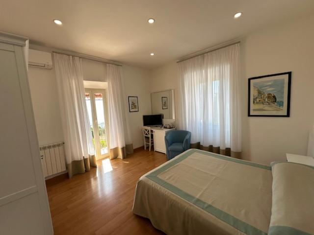 Hotel L'Isola Santa Marinella Εξωτερικό φωτογραφία
